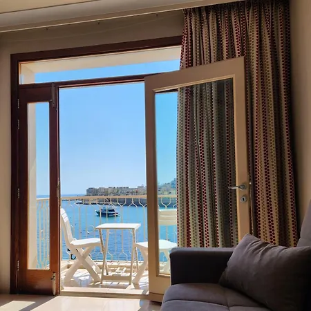 Seafront - Wifi - Sleeps 6 - Chriscourt Apartament *