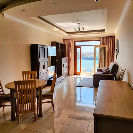 Seafront - Wifi - Sleeps 6 - Chriscourt *