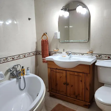 Seafront - Wifi - Sleeps 6 - Chriscourt * Marsaskala