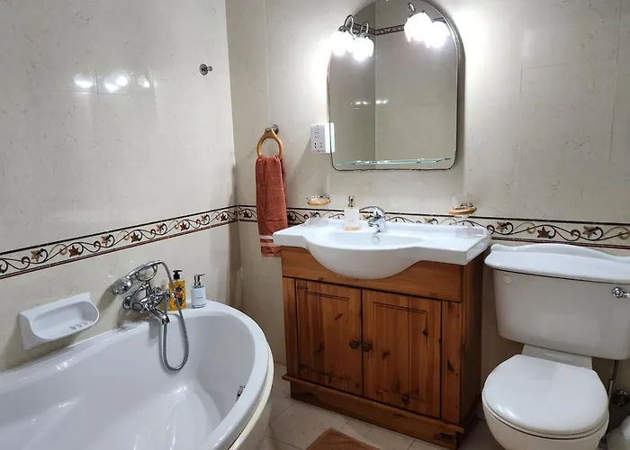 Seafront - Wifi - Sleeps 6 - Chriscourt * Marsaskala