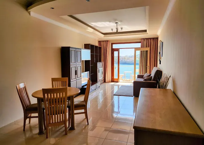 Seafront - Wifi - Sleeps 6 - Chriscourt *